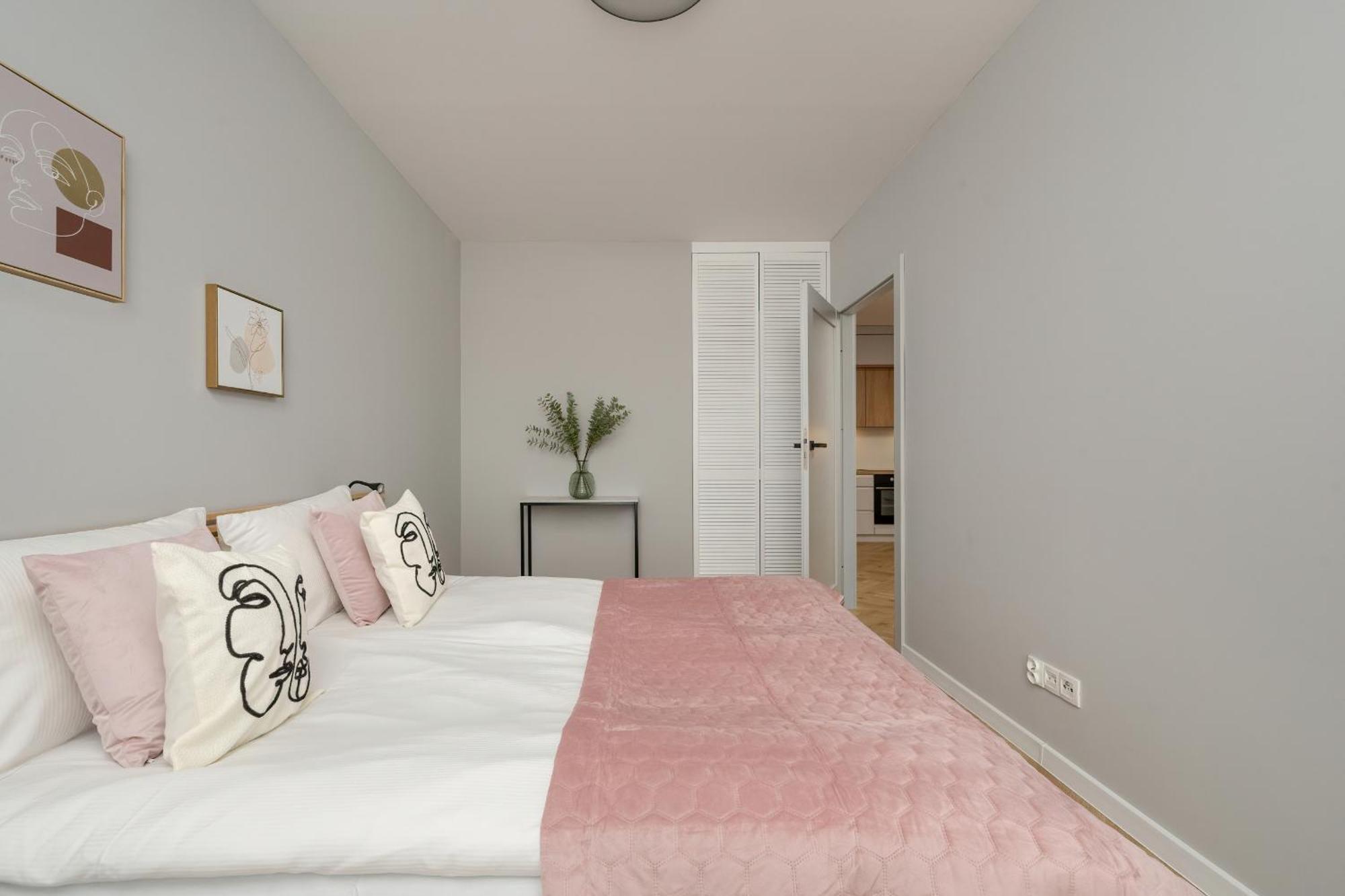 Michalczyka Stylish Apartment With Parking In The City Center Of Wroclaw By Noclegi Renters Dış mekan fotoğraf